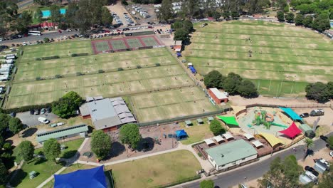 Yarrawonga,-Victoria,-Australia---17-De-Febrero-De-2023:-Revelación-De-Las-Canchas-De-Tenis-Sobre-Césped-Y-Las-Canchas-Del-óvalo-De-Fútbol-En-Yarrawonga-Victoria