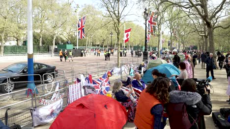 People-with-tents-saving-their-spot-for-the-Kings'-Coronation