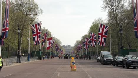 4-De-Mayo-De-2023:-Vista-Desde-El-Centro-Comercial-Hacia-El-Arco-Del-Almirantazgo-Con-Banderas-De-Las-Naciones-De-La-Commonwealth-En-Preparación-Para-La-Ceremonia-De-Coronación-Del-Rey-Carlos