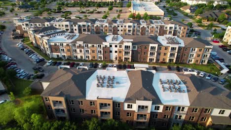 Redaktionelle-Luftaufnahmen-Der-Epic-Apartments-In-Denton,-Texas