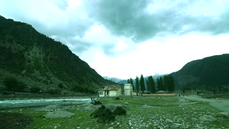 Dorfleben-Auf-Einem-Bergplateau-Im-Wunderschönen-Pakistan