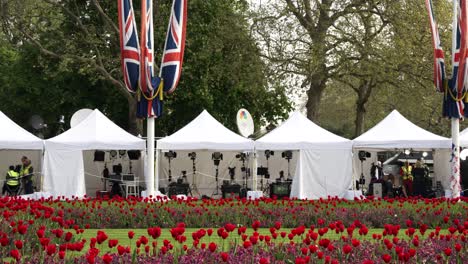 4-May-2023---Reporters-tents-outside-Buckingham-Palace-for-King-Charles-Coronation-ceremony,-slow-motion-pan-left