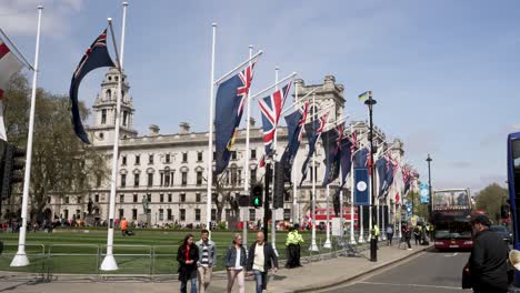 4-De-Mayo-De-2023:-Banderas-De-Las-Naciones-De-La-Commonwealth-En-El-Jardín-De-La-Plaza-Del-Parlamento-En-Preparación-Para-La-Ceremonia-De-Coronación-Del-Rey-Carlos