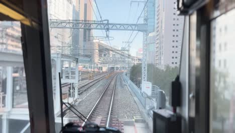 Ventana-Trasera-Del-Ferrocarril-De-La-Vía-Del-Tren-En-Japón