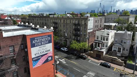 Apartment-for-rent-sign-with-USA-flag