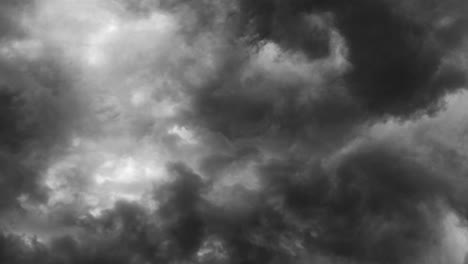Grollender-Himmel-Aus-Gewittern-Und-Dunklen-Wolken
