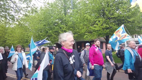 Activistas-Escoceses-Marchando-Por-La-Independencia-De-Escocia-En-Glasgow-Green