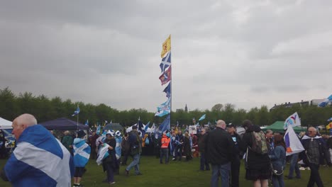 Wide-shot-of-Scottish-Independence-supporters-gathering-at-Glasgow-Green