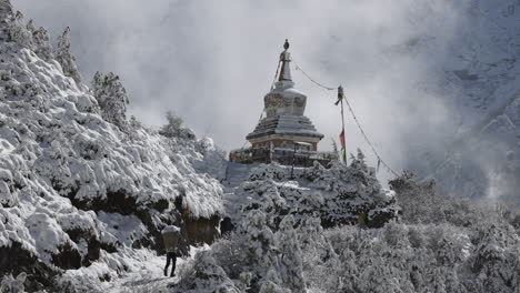 People-porting-goods-to-the-mountains-in-Nepal-along-a-snowy-trail