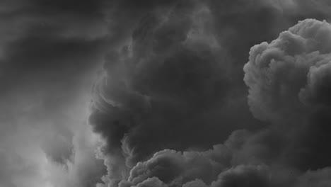 Tobender-Himmel,-Die-Kraft-Der-Gewitter-Und-Dunkle-Wolken