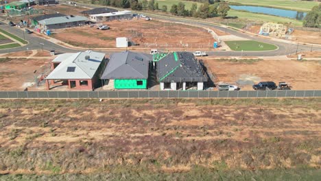 Yarrawonga,-Victoria,-Australia---18-April-2023:-Overhead-view-of-newly-built-houses-and-construction-site-in-background-at-new-stage-of-Silverwoods-Estate-in-Yarrawonga