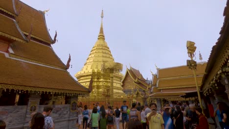 Exploring-the-Wat-Phrathat-Doi-Suthep-temple,-tour-guides-show-people-around-the-golden-structures