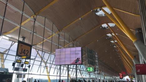 Modern-architectural-design-of-T4-terminal-at-Madrid-Barajas-airport,-largen-open-space,-metal,-wooden-and-concrete-structure,-construction-and-architecture-concept