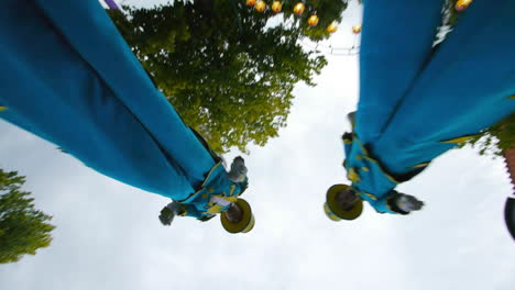 Kirmes-Animateure-Füllen-Den-Vergnügungspark-Und-Bringen-Den-Besuchenden-Kindern-Und-Erwachsenen-Freude-Und-Fröhlichkeit