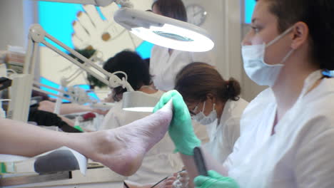 Medical-foot-care-clinic-of-podiatry-the-stimulating-of-circulation-and-releasing-of-tight-muscles