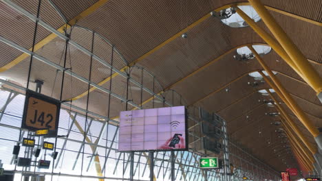 Modern-architectural-design-of-T4-terminal-at-Madrid-Barajas-airport,-largen-open-space,-metal,-wooden-and-concrete-structure,-construction-and-architecture-concept