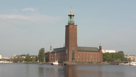 Stockholms-Rathaus-Am-Wasser.-Prächtiges-Architektonisches-Wahrzeichen