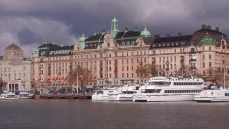 Stockholm's-Beautiful-Waterways-That-Run-Through-The-City