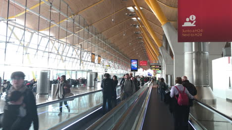 Busy-autowalk-in-Madrid-airport-in-slow-motion