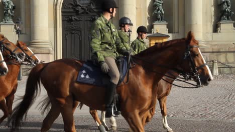 Stockholms-Königspalast-Und-Wachablösung-Mit-Parade