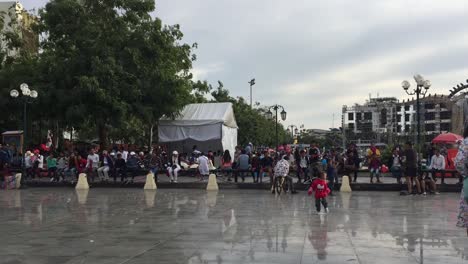 People-playing-in-a-fountain-at-a-festival-in-Phnom-Penh,-Cambodia