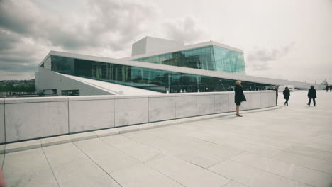 Oslo-Opera-House-and-it’s-beautiful-modern-architecture-is-the-national-opera-theatre-in-Norway,-home-of-the-Norwegian-national-opera-and-ballet