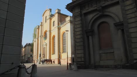 Stockholms-Königspalast-Und-Wachablösung-Mit-Parade