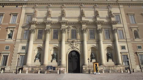 Stockholms-Königspalast-Und-Wachablösung-Mit-Parade