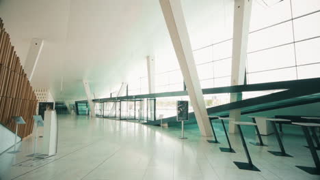 Oslo-Opera-House-and-it’s-beautiful-modern-architecture-is-the-national-opera-theatre-in-Norway,-home-of-the-Norwegian-national-opera-and-ballet