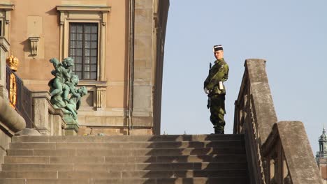 Stockholms-Königspalast-Und-Wachablösung-Mit-Parade