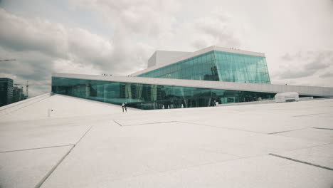 Oslo-Opera-House-and-it’s-beautiful-modern-architecture-is-the-national-opera-theatre-in-Norway,-home-of-the-Norwegian-national-opera-and-ballet