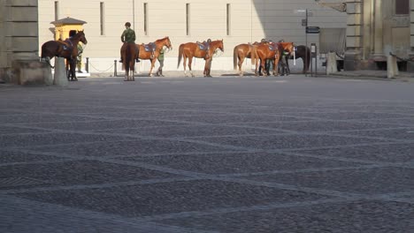 Stockholms-Königspalast-Und-Wachablösung-Mit-Parade