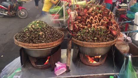 Food-cart-on-the-street-in-Phnom-Penh,-Cambodia