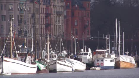 Stockholms-Wunderschöne-Wasserstraßen,-Die-Durch-Die-Stadt-Verlaufen