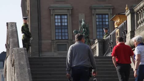 Stockholms-Königspalast-Und-Wachablösung-Mit-Parade