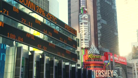 Time-lapse-view-of-flickering-billboards-and-tall-buildings-of-New-York-City-in-Times-Square