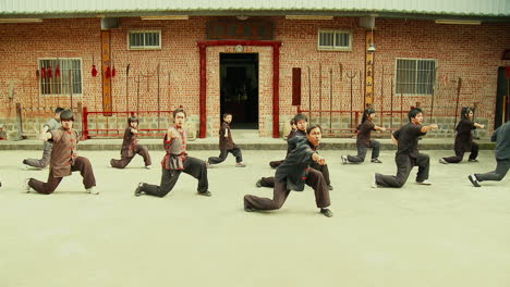 Demostración-De-Artes-Marciales-En-Un-Antiguo-Templo-De-Taipei.