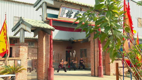 Eingang-Zu-Einem-Alten-Taiwanesischen-Kampfsportgymnasium-In-Taipeh