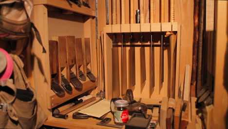 Japanese-carpentry-tools.-Zoom-in