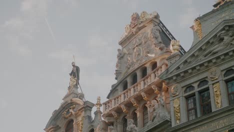 Grote-Markt,-Goldene,-Verzierte,-Historische-Alte-Zunftgebäude-Von-Rootfop