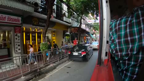 Pasajero-Pov-En-Un-Autobús-En-Las-Calles-De-Bangkok,-Tailandia