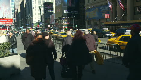 American-people-walking-on-busy-day-in-street-of-Manhattan