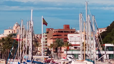 Paisaje-Urbano-Del-Puerto-Deportivo-De-Yates-Y-Veleros-En-Cartagena,-España