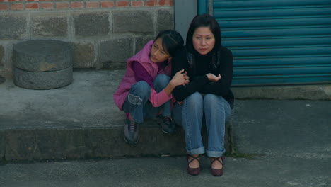 Mother-and-daughter-sitting-on-the-street-in-Taiwan