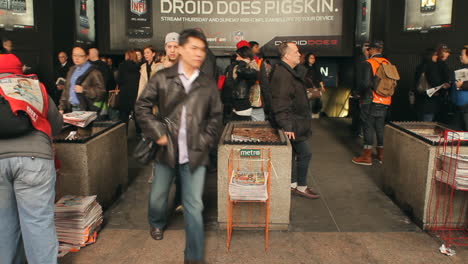 Busy-monotonous-commute-life-of-New-Yorkers-time-lapse-in-downtown