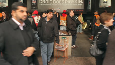 Diverisity-of-people-in-New-Yorkers-at-subway-station