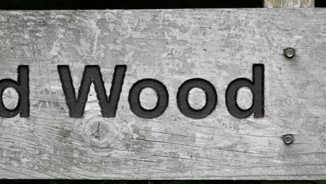 Der-Anfangseingang-Zum-Warners-Ends-Woods-Befindet-Sich-Mit-Dem-Holzschild