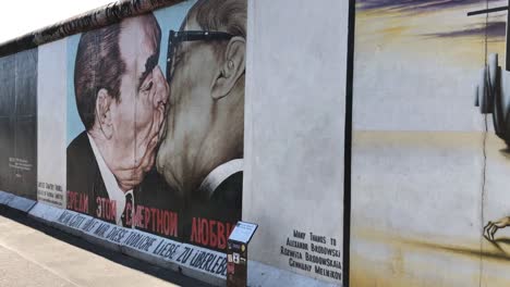 Berlin-wall-the-kiss-slow-left-pan-2020