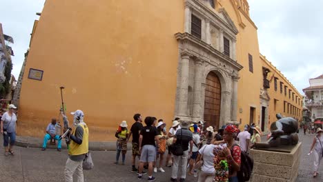 Tourists-are-close-to-a-statue-made-by-Botero-in-a-plaza-of-the-old-town-of-Cartagena-de-Indias,-Colombia