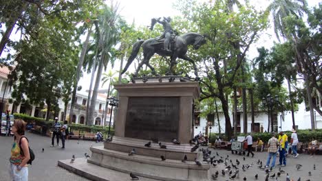The-statue-of-an-important-figure-in-a-plaza-of-the-old-historic-town-of-Cartagena-de-Indias,-Colombia